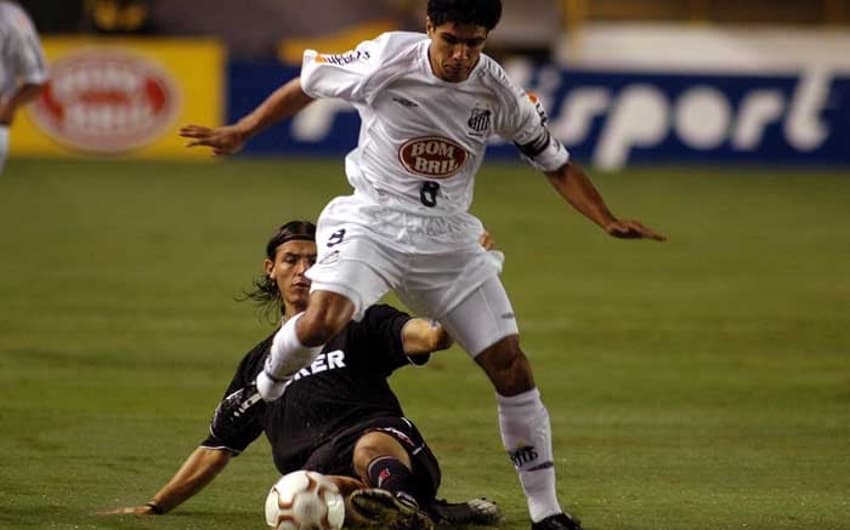Renato usou a faixa de capitão em 2004