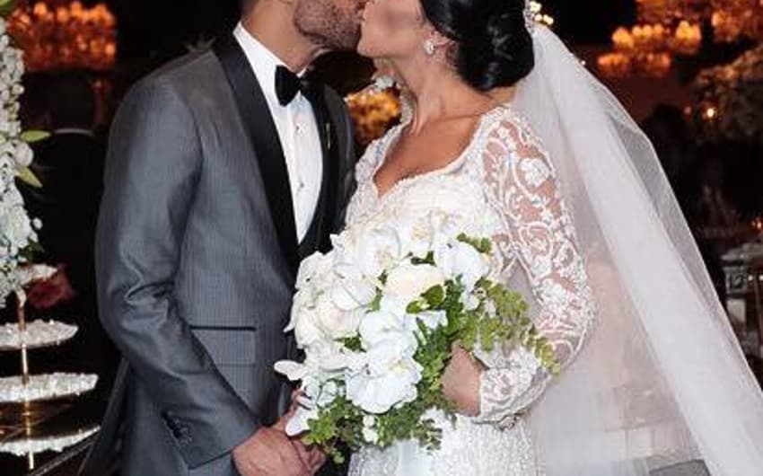 Lucas Moura e Larissa Saad se casam, em São Paulo