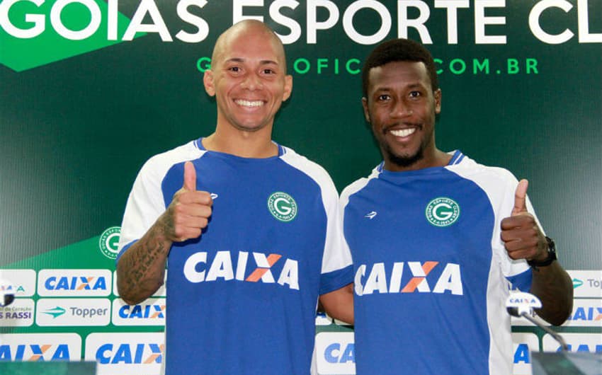 Goiás anunciou nesta tarde a contratação do volante Toró e do lateral Paulinho