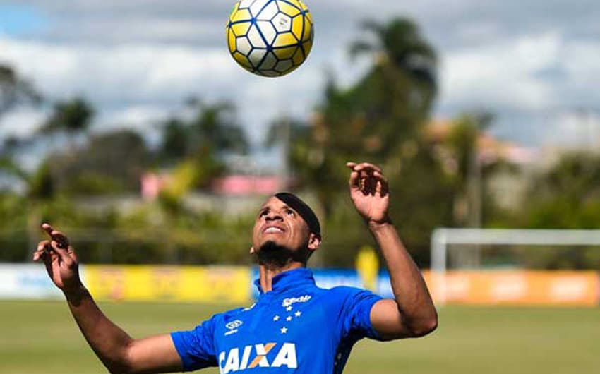 Edimar está sem espaço no Cruzeiro
