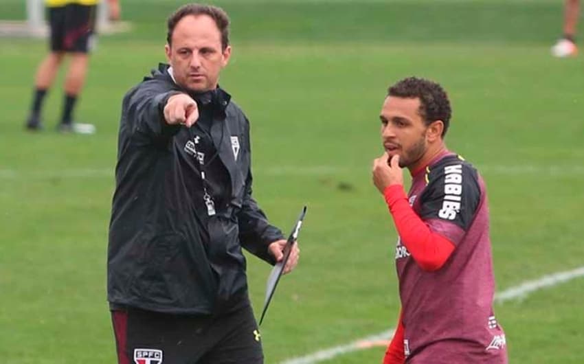 Rogério Ceni passa instruções a Wellington Nem em treino do São Paulo nos Estados Unidos