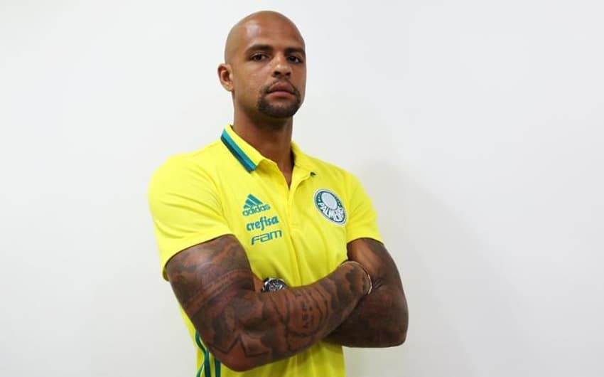 Volante Felipe Melo chega ao Palmeiras da Inter (ITA)
