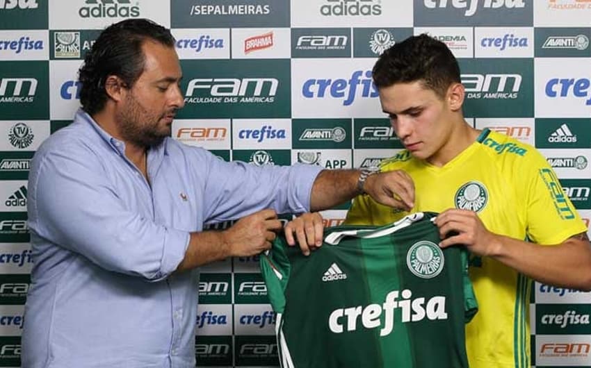 Raphael Veiga foi apresentado no Palmeiras
