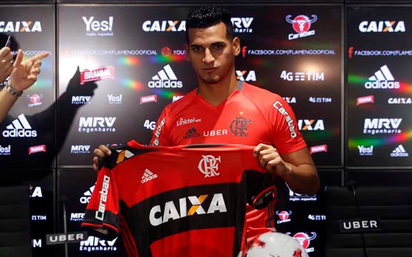 Trauco sorriu pouco em sua chegada ao Flamengo