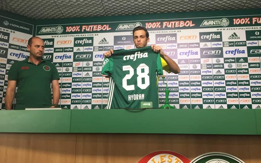Hyoran é apresentado ao Palmeiras