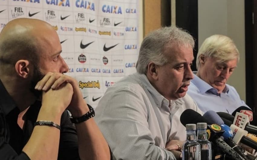 Dirigentes do Corinthians se movimentam por definições no elenco