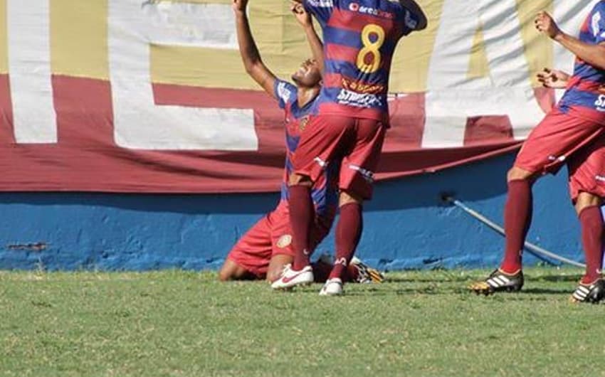 Jorge Fellipe vibra com gol pelo Madureira (Divulgação)