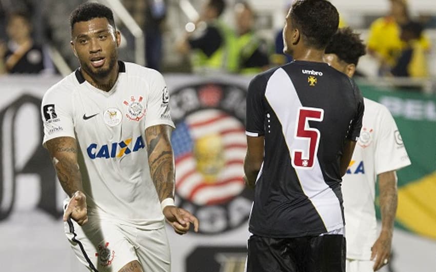 Kazim marcou em sua estreia pelo Corinthians