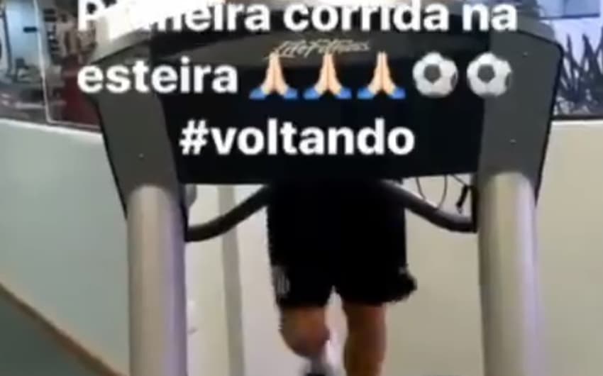 Gustavo Henrique comemora corrida após lesão