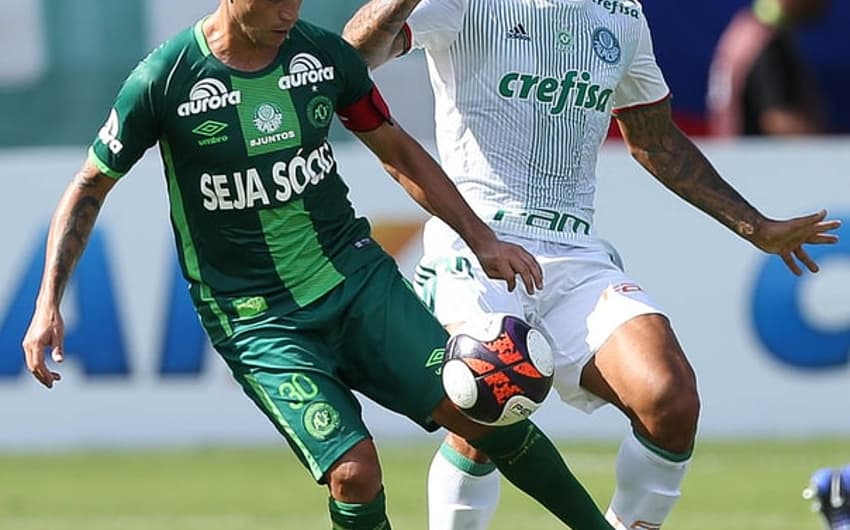 Felipe Melo fez sua estreia contra a Chapecoense