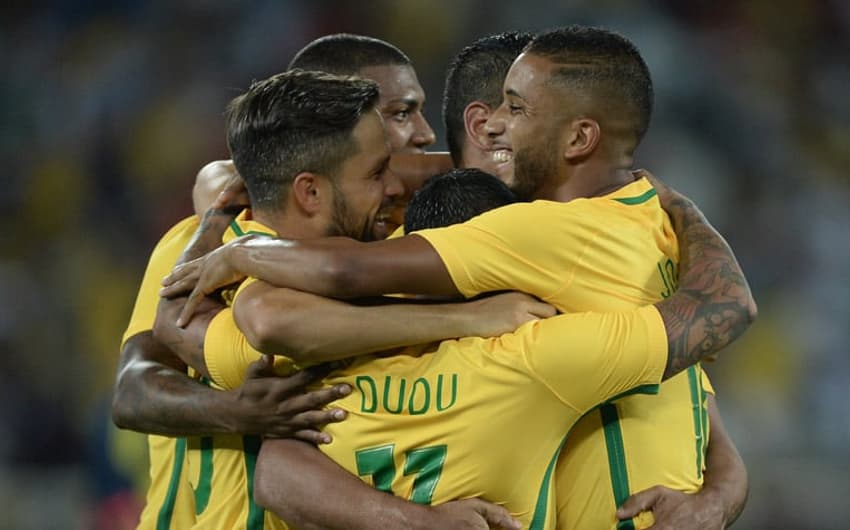 Formada por apenas por atletas que atuam no Brasil, Seleção venceu a Colômbia por 1 a 0