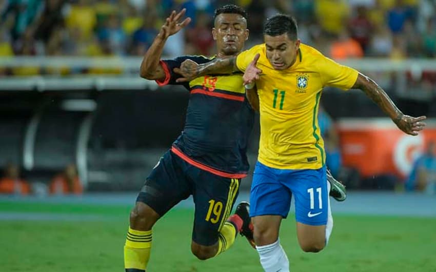 Dudu foi titular no amistoso contra a Colômbia, em janeiro