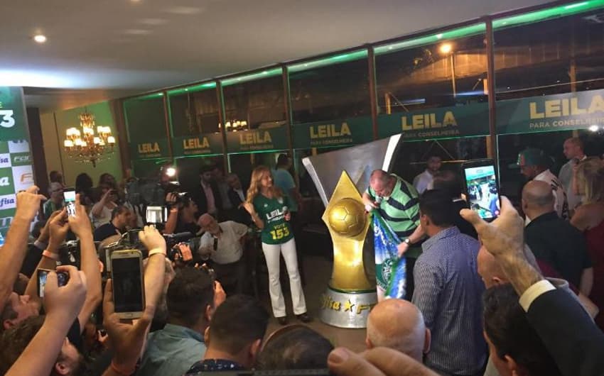 Leila Pereira ganha 'taça' do Brasileiro da Mancha
