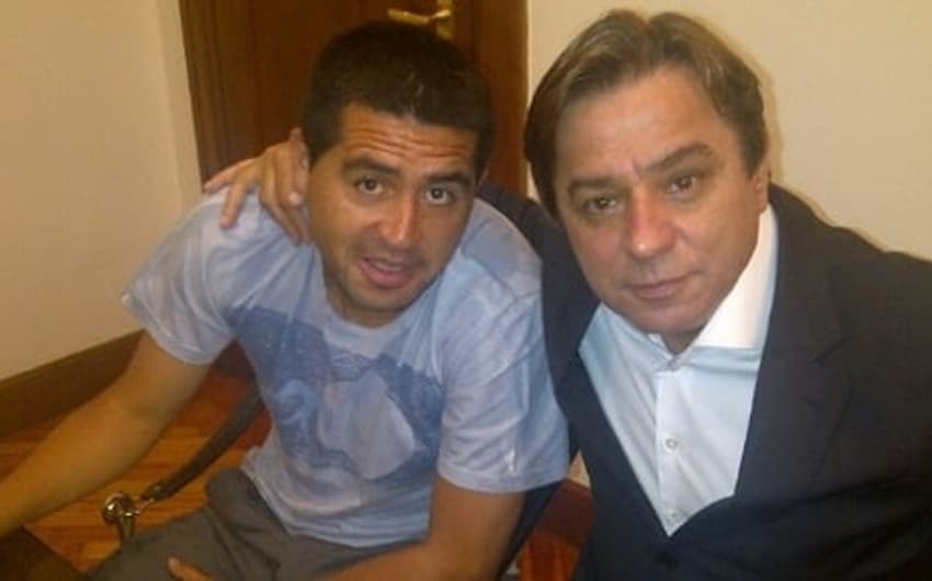 Em 2013, Arnaldo Tirone anunciou acordo com Riquelme mas o jogador nunca foi para o Palmeiras