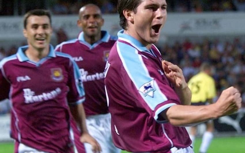 Lampard iniciou sua carreira no West Ham, onde foi guiado pelo seu pai, de mesmo nome, então auxiliar do time