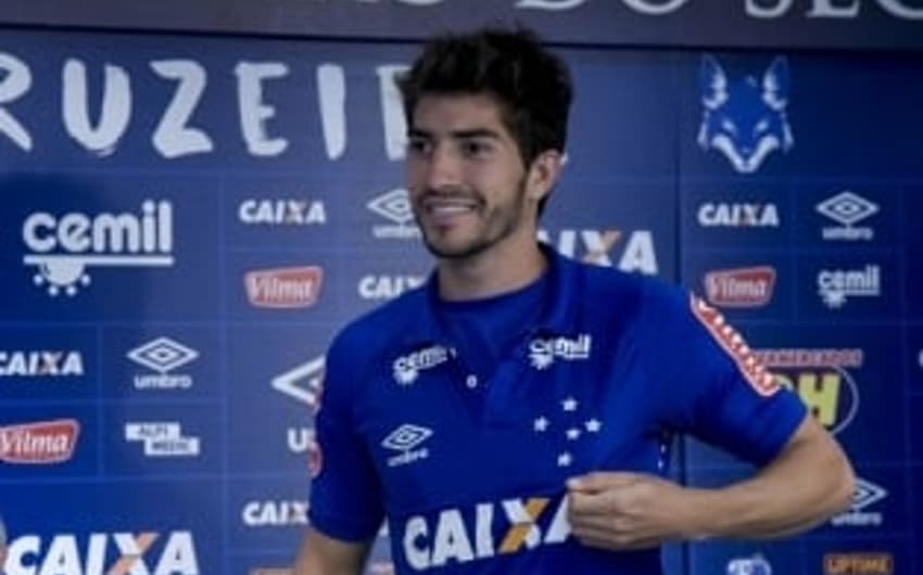Lucas Silva é apresentado no Cruzeiro