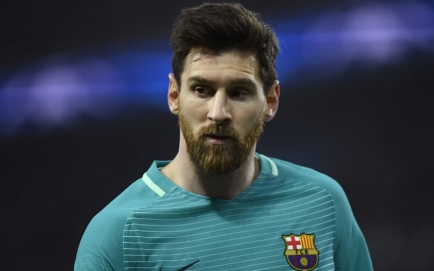 Sobrou para o Messi explicar o que houve em campo. Alguém anotou a placa?