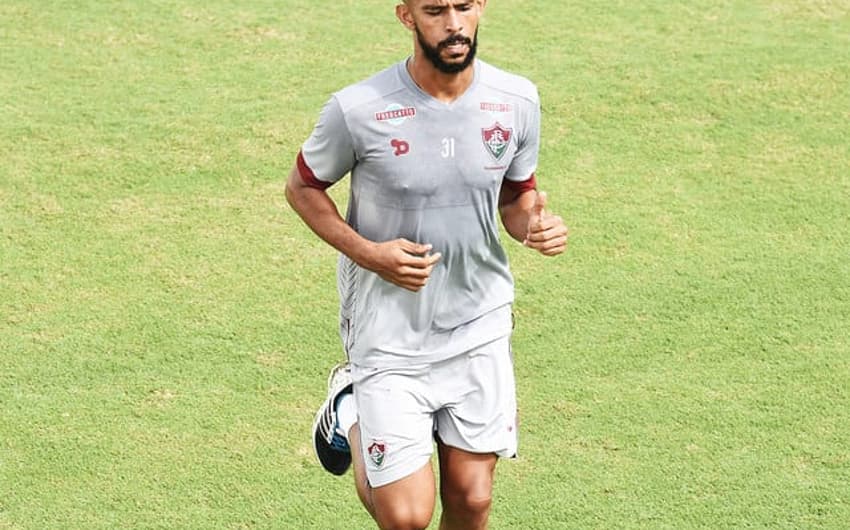 Renato Chaves só pôde ser observado correndo nesta terça-feira (Foto: Nelson Perez/Fluminense FC)