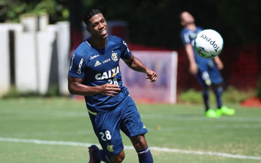 Berrio treinando pelo Flamengo