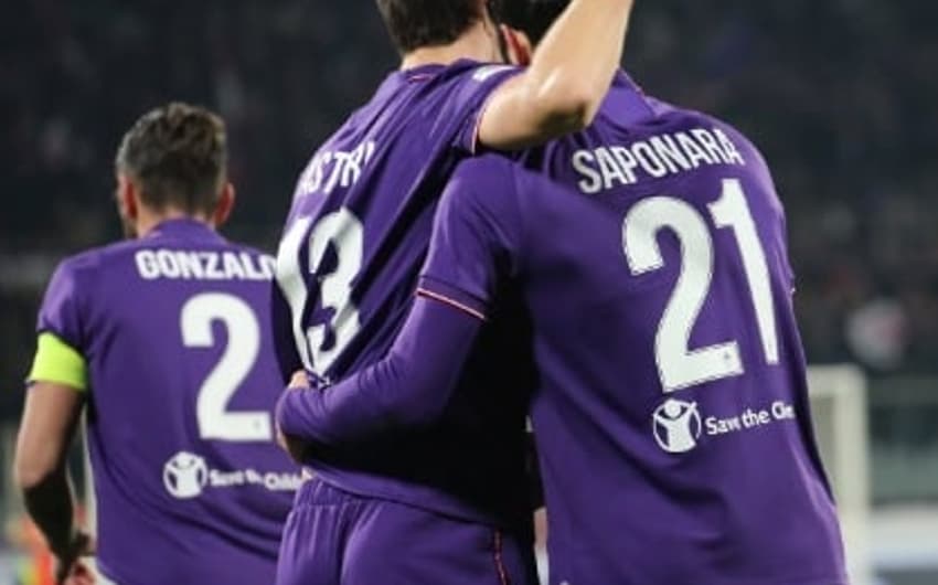 Jogadores da Fiorentina celebram gol na vitória sobre o Torino (Foto: Reproduçã / Twitter)