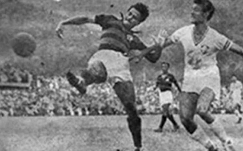 A conquista do Fluminense em 1941 ocorreu após o mítico 'Fla-Flu da Lagoa'. De acordo com relatos de torcedores da época, os tricolores isolavam bolas na Lagoa Rodrigo de Freitas, no intuito de garantir a vantagem do empate em 2 a 2 na Gávea.