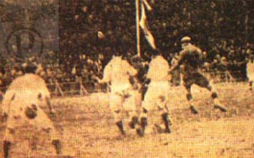 Foto do jogo de 1930. O combinado Palmeiras/Corinthians foi formado só 4 vezes na história. Saiba as ocasiões