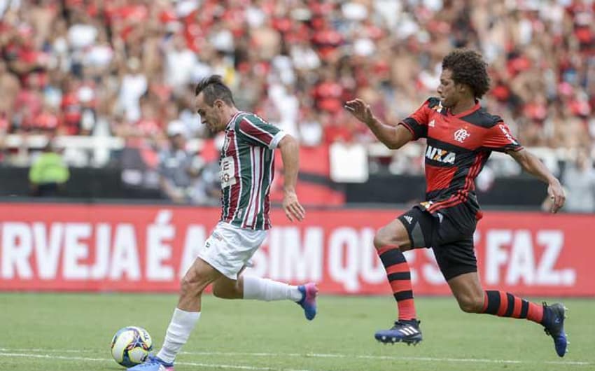 Flamengo e Fluminense vão medir forças no Kléber Andrade, em Cariacica, no Espírito Santo. A partida não é decisiva porque ambos já garantiram vaga e vantagem nas semifinais do Carioca.