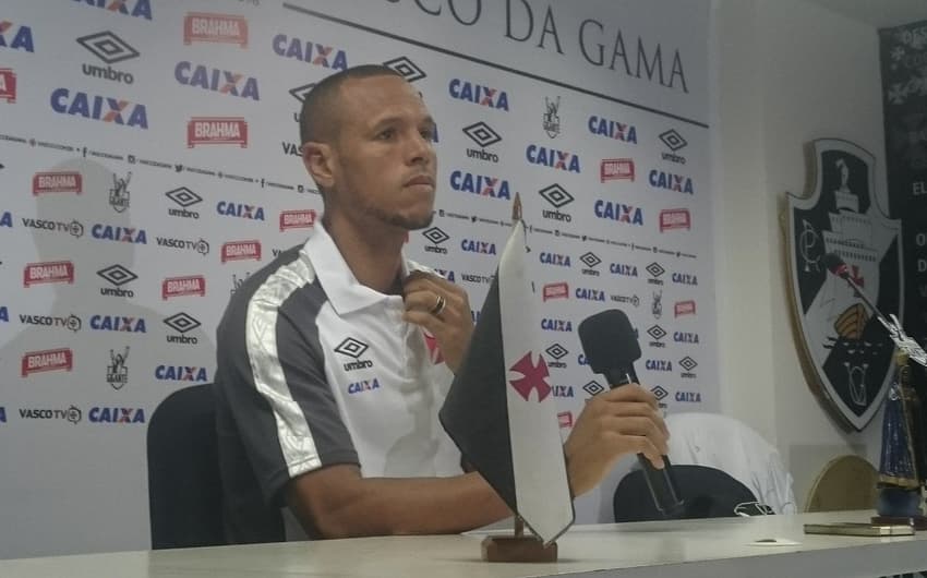 Luis Fabiano conversou nesta sexta-feira com a imprensa após o treino do Vasco. Veja a seguir outras imagens dele