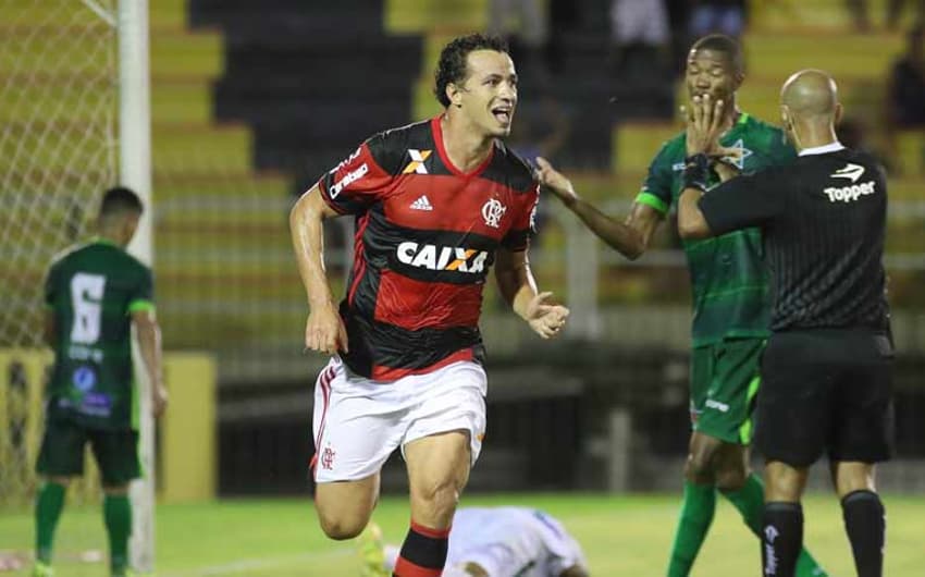 Leandro Damião deixou três na goleada do Flamengo por 5 a 1 sobre a Portuguesa-RJ&nbsp;pela Taça Rio