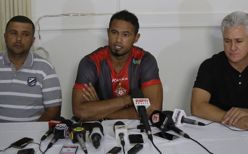 Contratação de Bruno, que deixou a cadeia, custou ao Boa Esporte a perda de quatro patrocinadores e da fornecedora de uniformes
