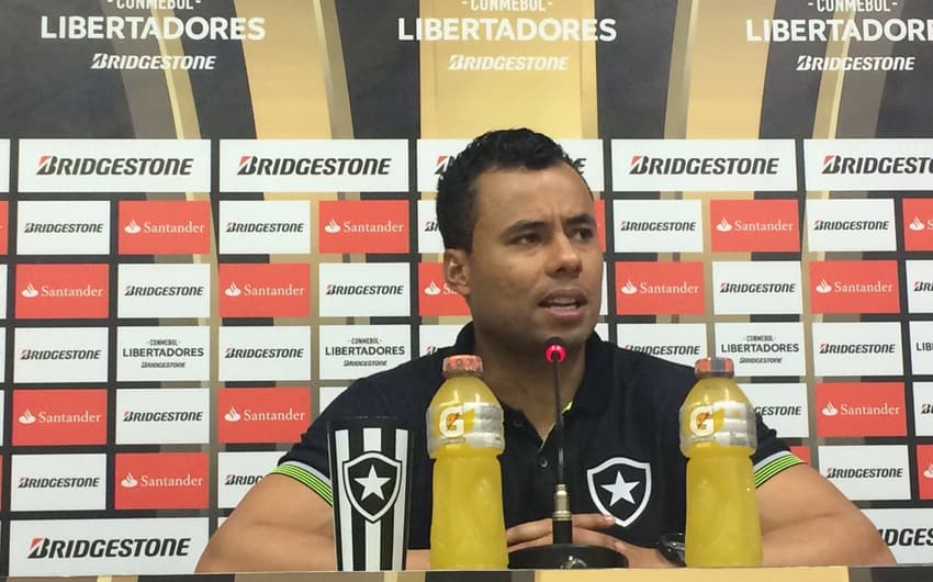 13/4 - O Botafogo visita o Atlético Nacional pela Copa Libertadores. A viagem para a Colômbia será cansativa<br>