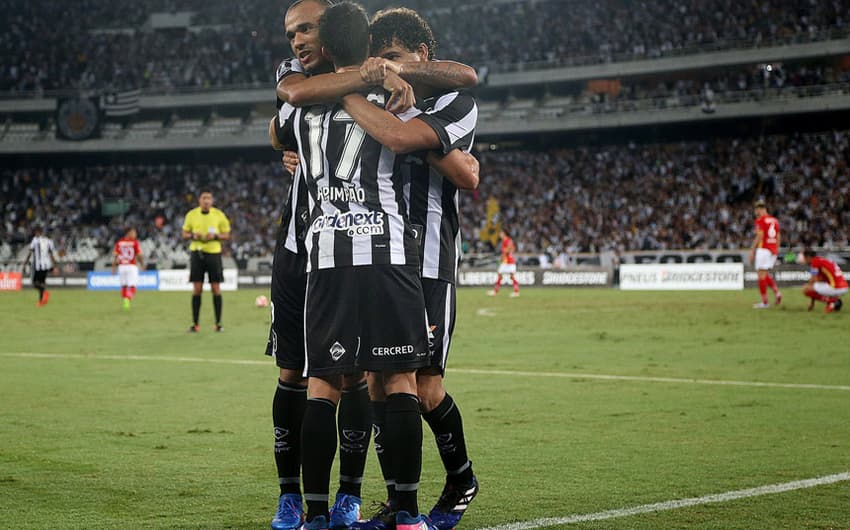 O Botafogo vai em busca de um título que não conquista desde 95. Veja campanha na era dos pontos corridos ano a ano