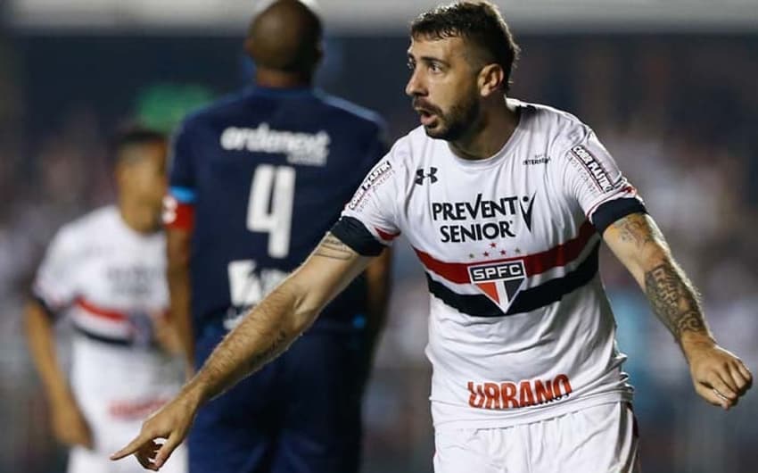 Pratto tem quatro gols de cabeça pelo São Paulo