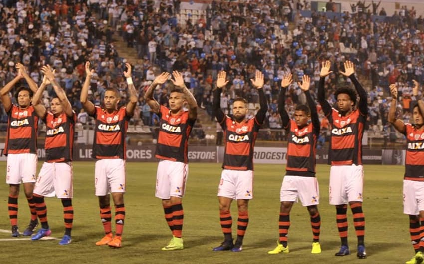 A principal novidade na escalação do Flamengo foi a presença de Márcio Araújo