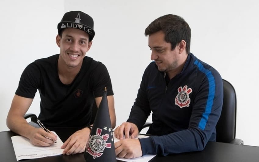 Rodriguinho renovou contrato com o Corinthians até o fim de 2019