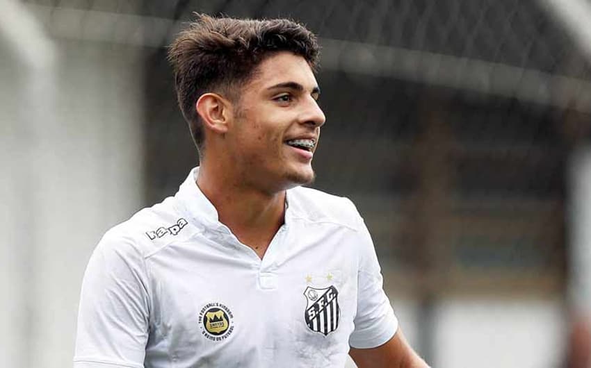 Yuri Alberto tem 16 anos e só atuou pelo Santos