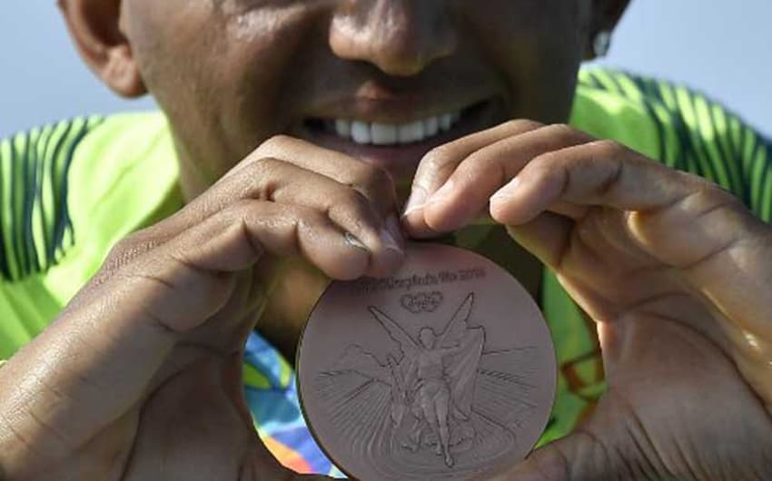 Isaquias Queiroz foi responsável pela primeira medalha olímpica do Brasil na história da canoagem