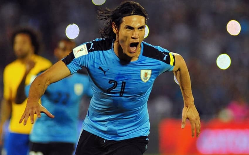 Cavani comemora o gol do Uruguai contra o Brasil. Mal sabia ele..