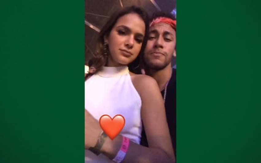 Neymar curte show com Marquezine