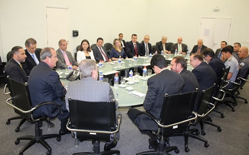 Reunião entre dirigentes e membros da Secretaria de Segurança Pública (Foto: Divulgação)