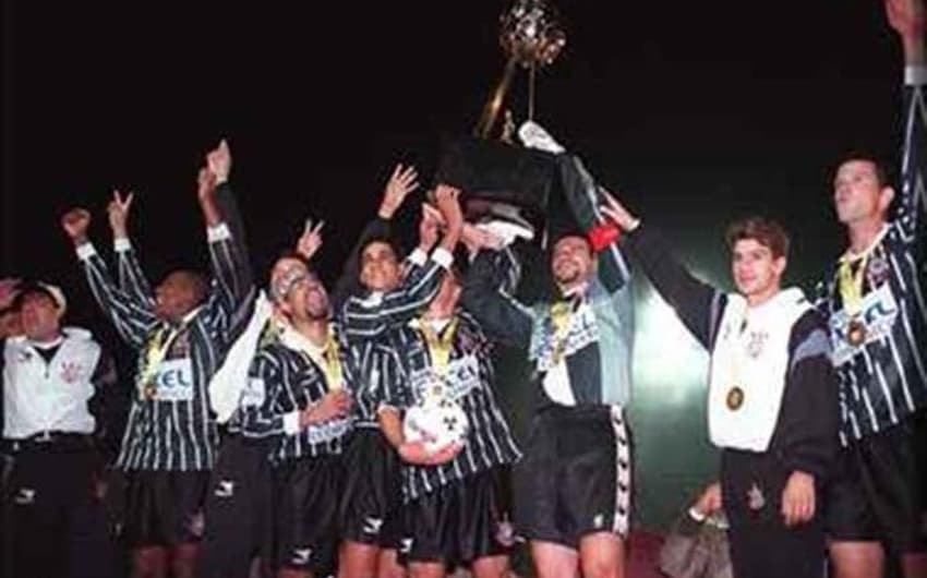 O Corinthians foi a equipe brasileira que mais conquistou títulos nos últimos 20 anos. Foram 19 taças:&nbsp;Paulista (1997, 1999, 2001, 2003, 2009, 2013 e 2017), Brasileiro (1998, 1999, 2005, 2011 e 2015), Copa do Brasil (2002 e 2009), Rio-São Paulo (2002), Libertadores (2012), Mundial (2000 e 2012), Recopa Sul-Americana (2013)<br>
