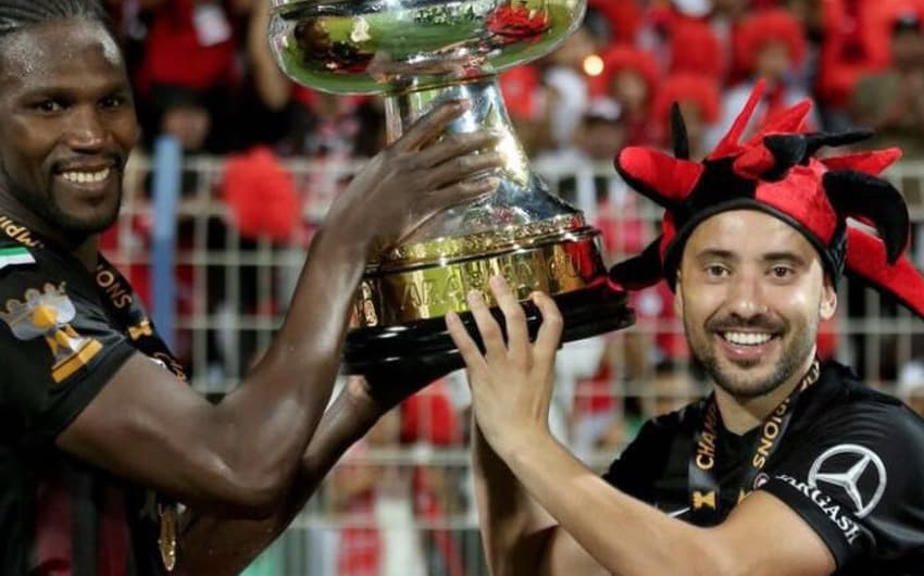 Everton Ribeiro conquista quinto título nos Emirados