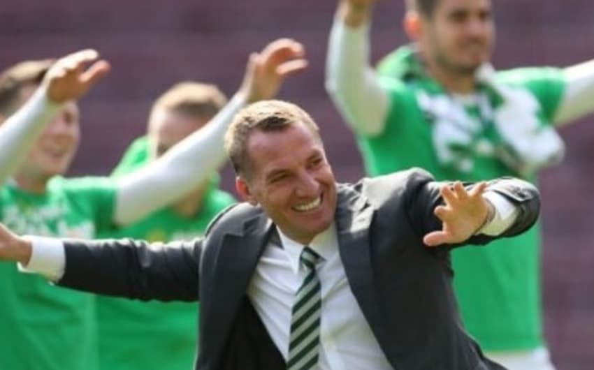 Brendan Rodgers celebra título escocês conquistado pelo Celtic (Foto: Reprodução / Twitter)