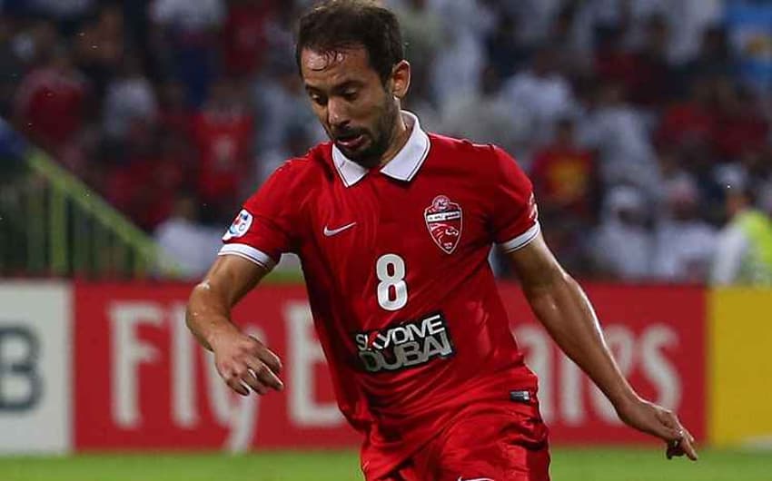 Nos últimos dias, Everton Ribeiro alimentou a esperança de diversos gigantes. Acabou ficando no Al-Ahli
