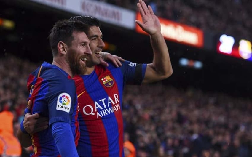 Suárez e Messi são só sorrisos após brilharem nos 3 a 0 sobre o Sevilla pelo Espanhol