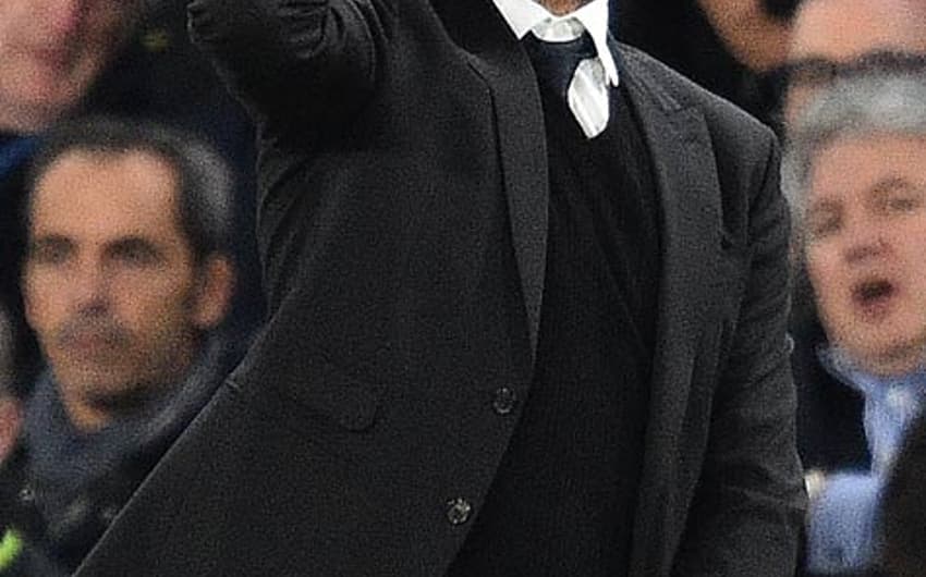 1º - Mesmo não vivendo um grande momento no Manchester City, Pep Guardiola foi eleito o melhor treinador do planeta, pela "L'equipe'.