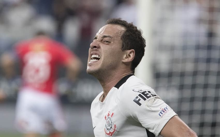 Rodriguinho fez gol e sentiu dores contra a Universidad de Chile