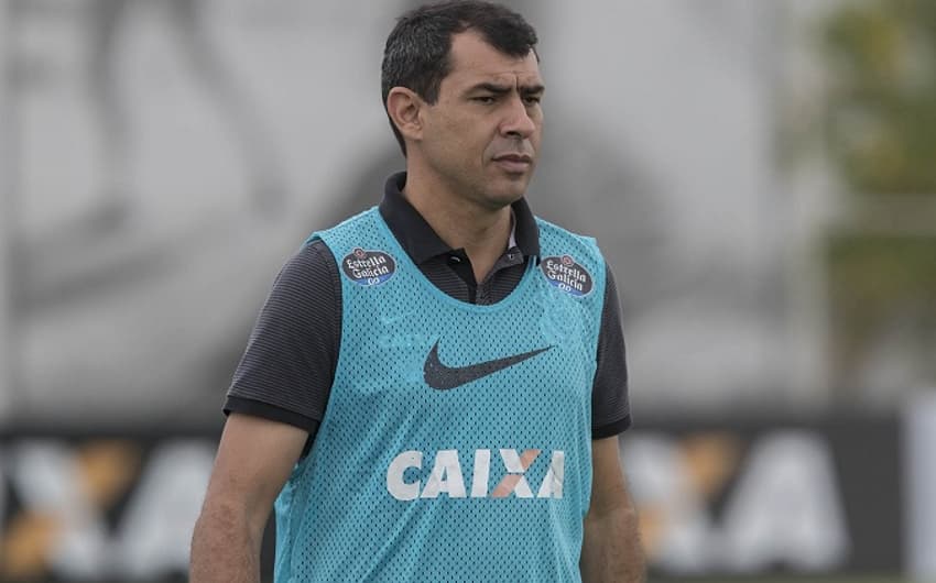 Fabio Carille, técnico do Corinthians, durante treinamento no CT