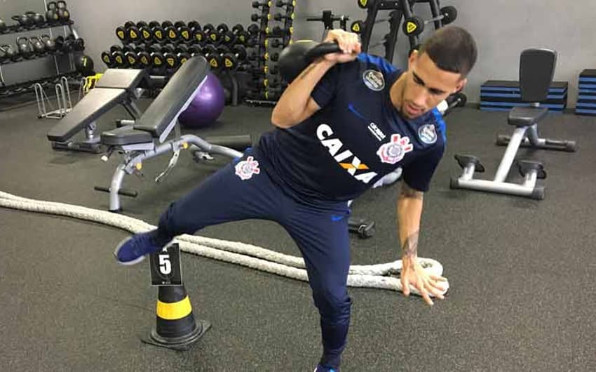 Jogadores do Corinthians realizaram trabalho físico na academia