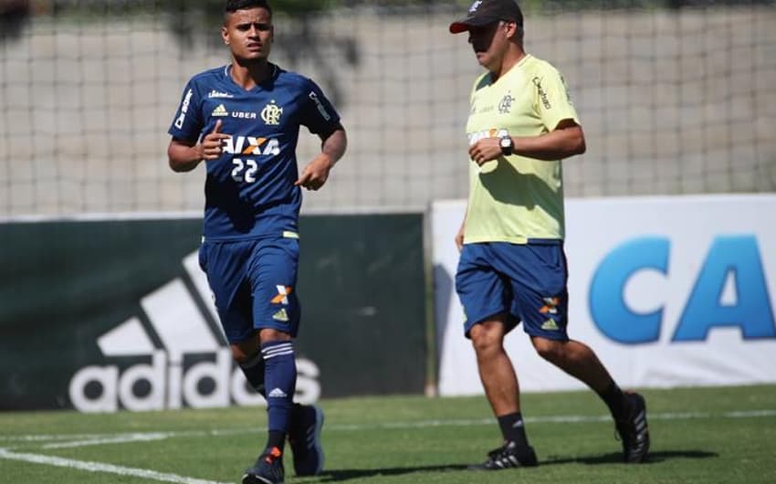 Everton em treino do Flamengo